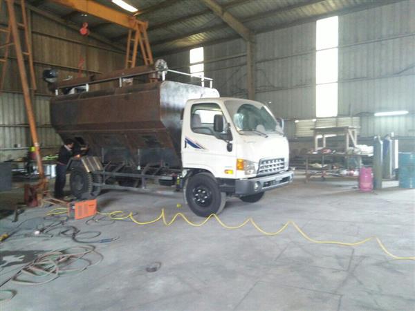 Xe Chở Thức Ăn Gia Súc Hyundai HD700